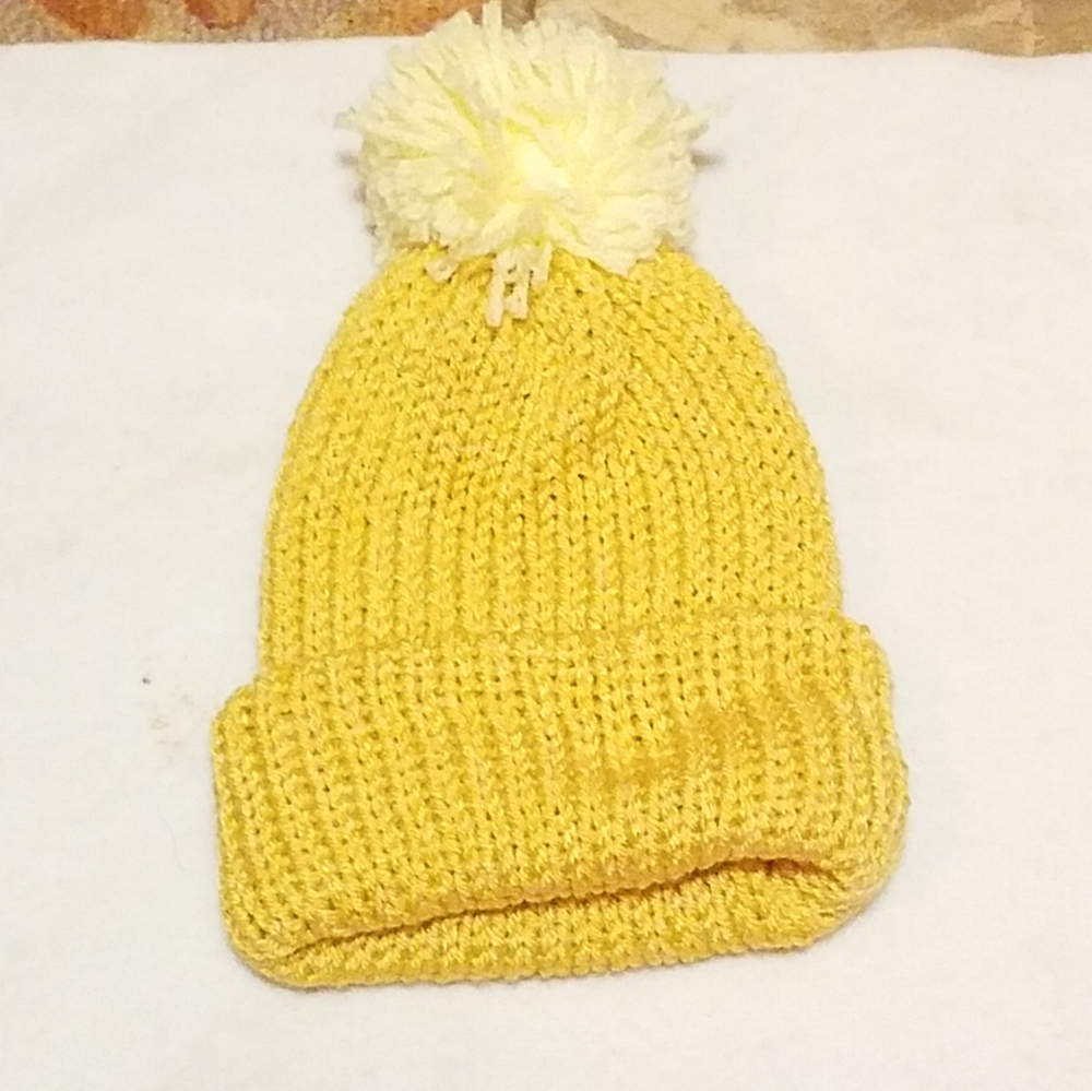 Handmade acrylic baby shower gift Gold pom pom knitted Beanie hat for babies